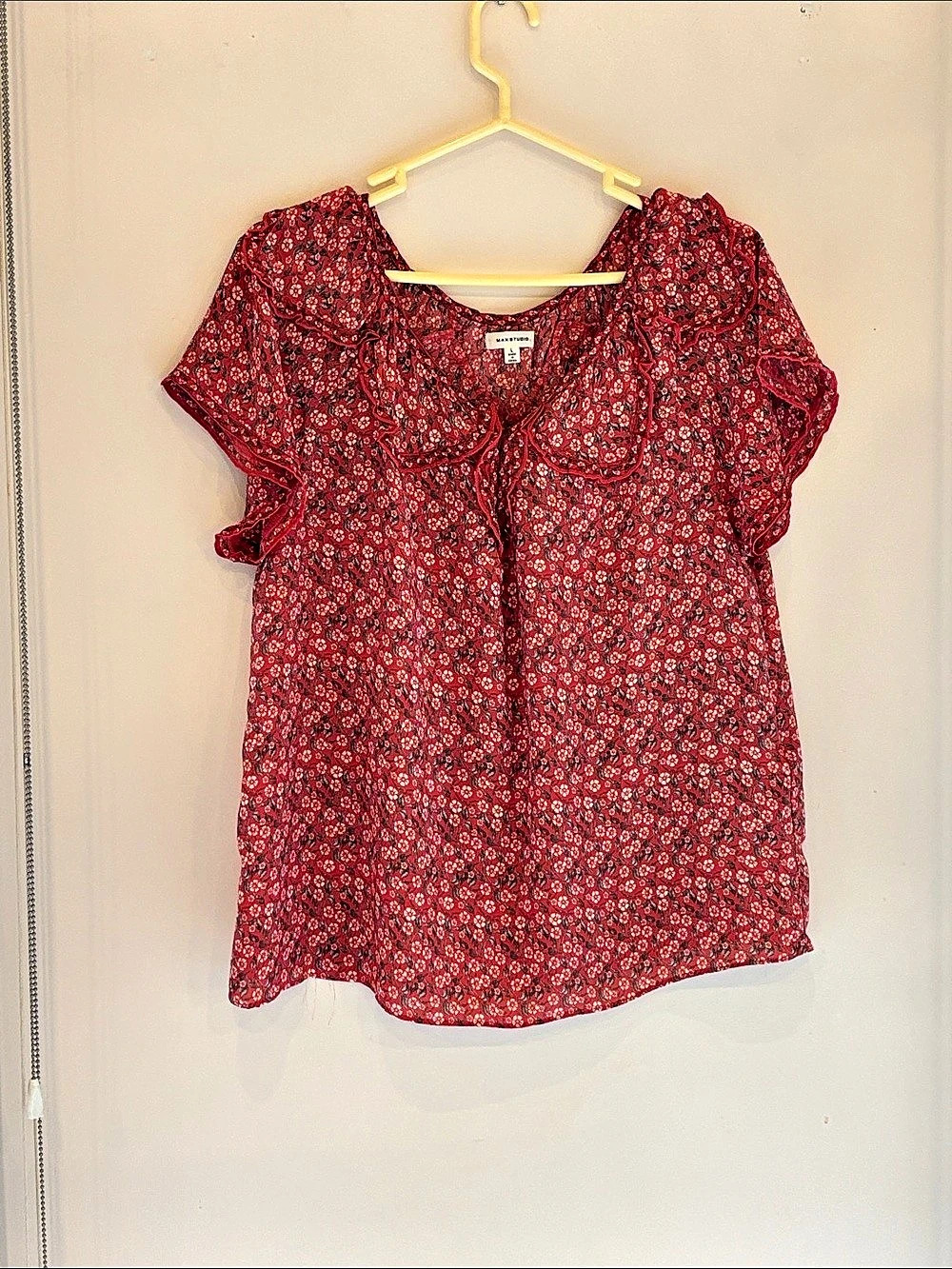 Max Studio Floral Blouse in Red & Black Size Large Like New